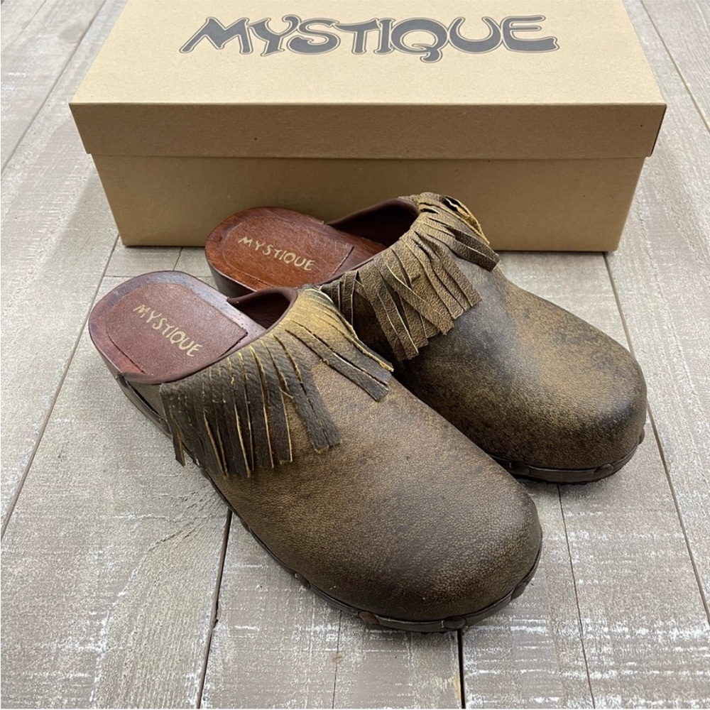 NWT Mystique Boutique Brown Fringe Leather Clogs Size 7